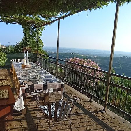 Casa Vacanza Il Colle Del Vento Calosso Dış mekan fotoğraf