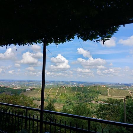 Casa Vacanza Il Colle Del Vento Calosso Dış mekan fotoğraf