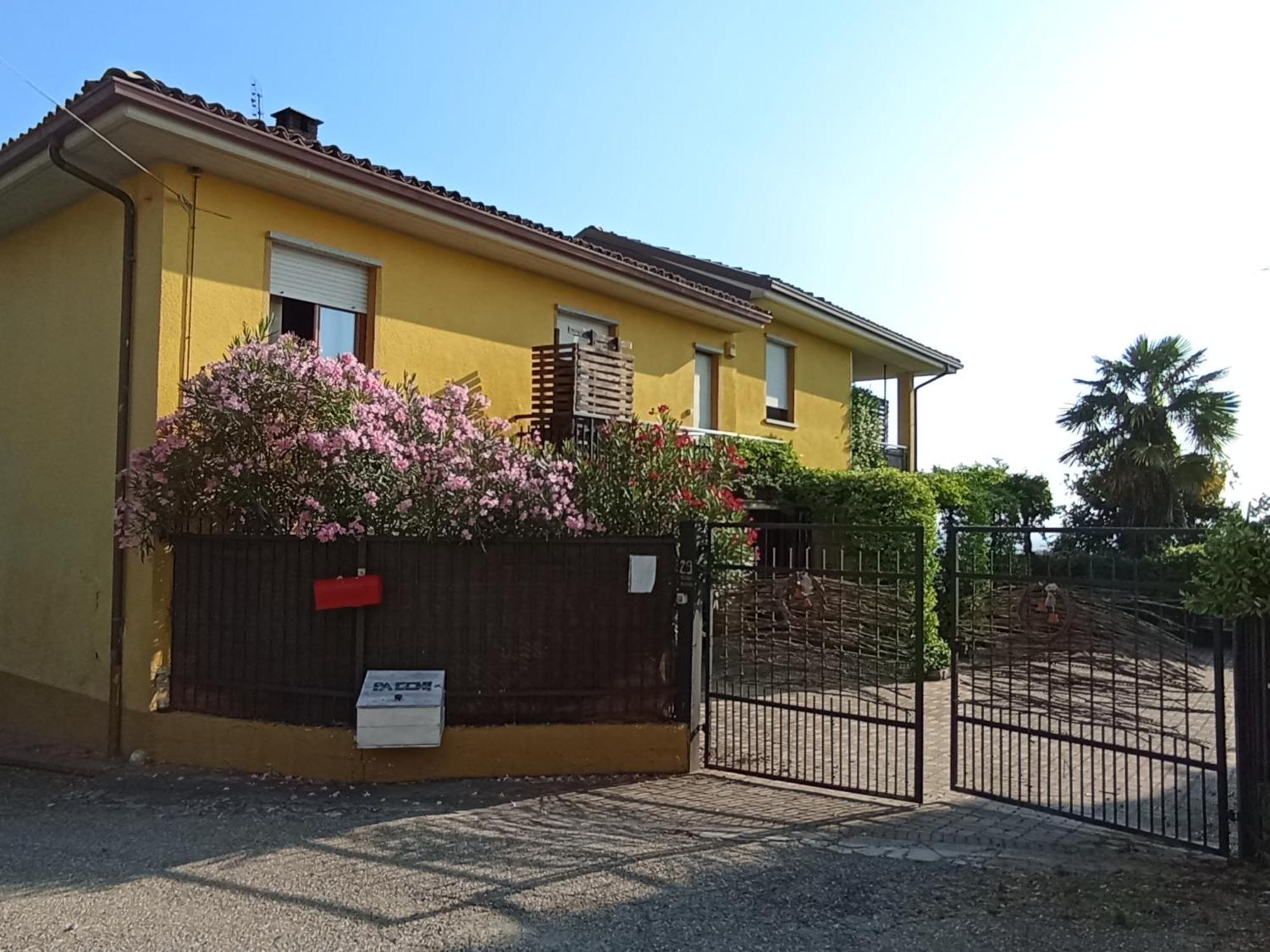 Casa Vacanza Il Colle Del Vento Calosso Dış mekan fotoğraf
