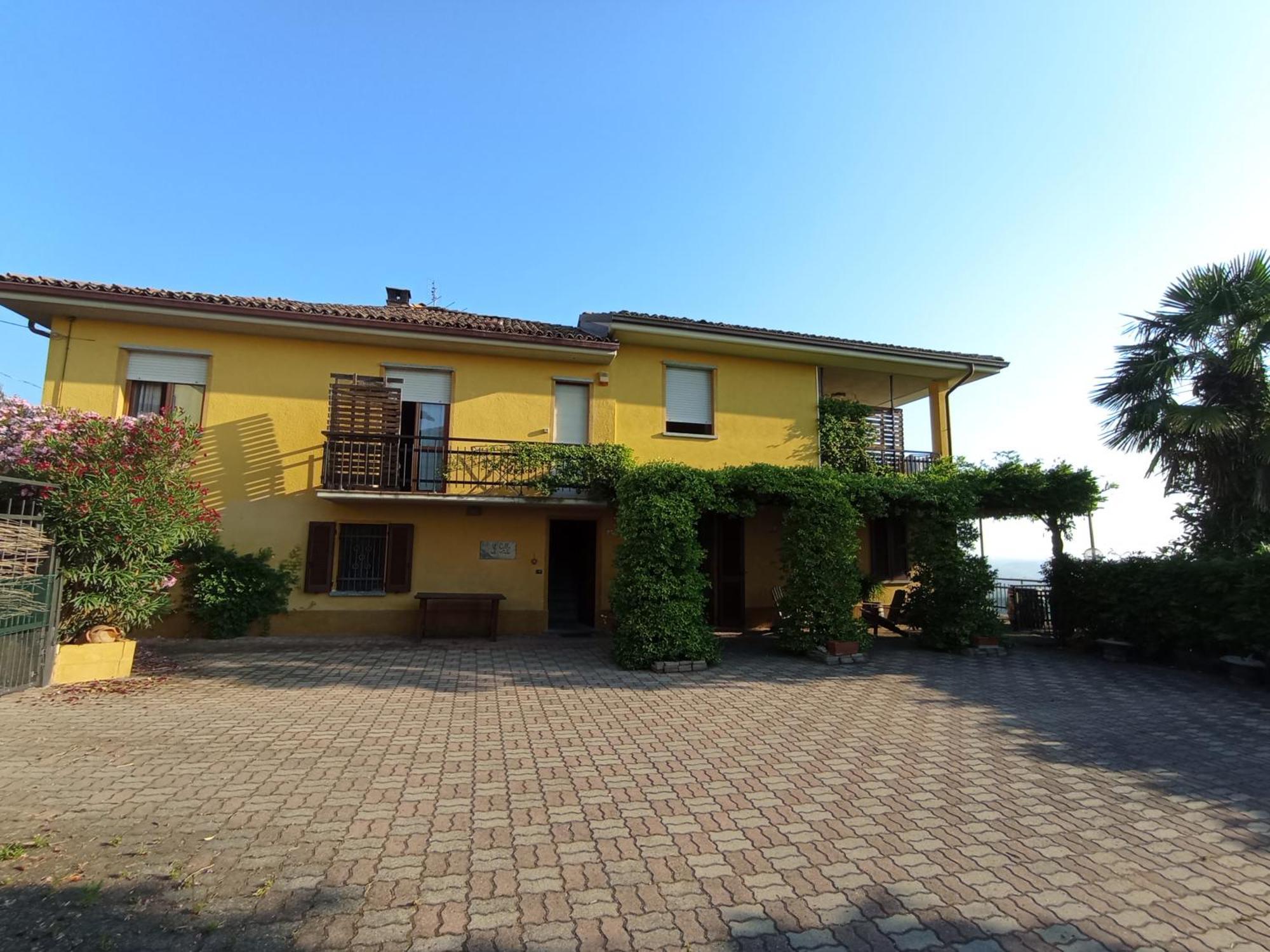 Casa Vacanza Il Colle Del Vento Calosso Dış mekan fotoğraf
