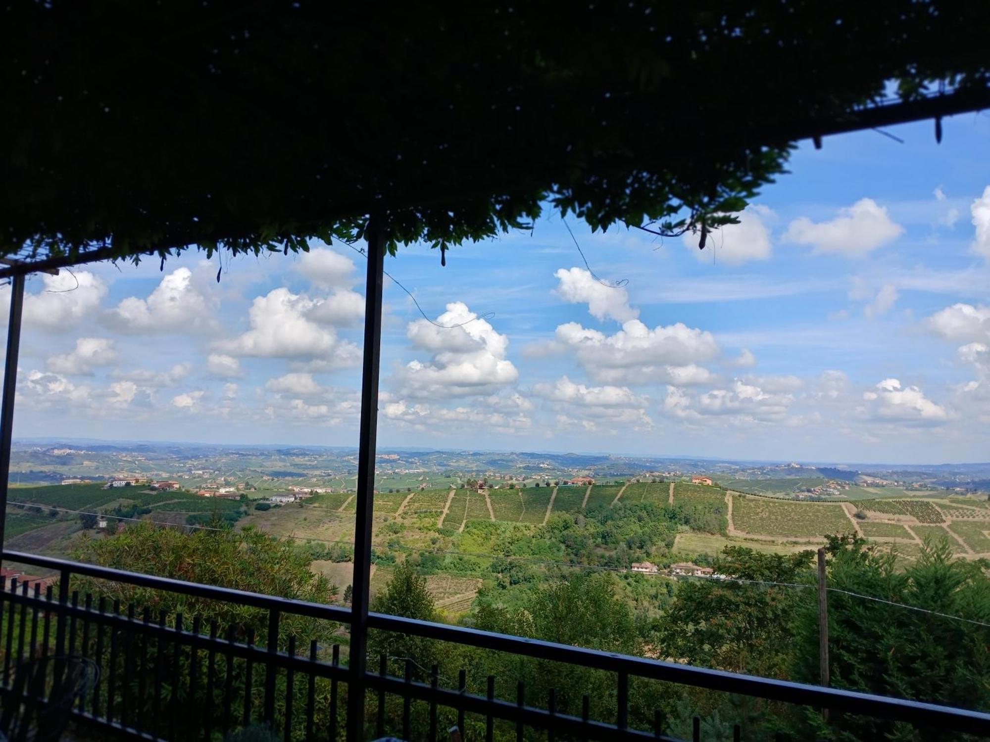 Casa Vacanza Il Colle Del Vento Calosso Dış mekan fotoğraf